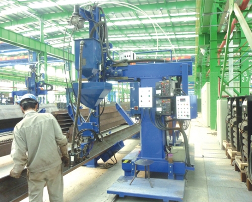 Cantilever submerged arc welding machine for H-beam